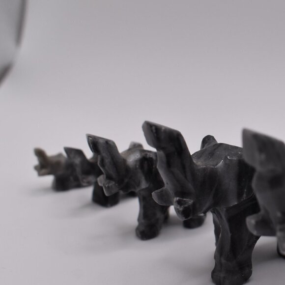 Set of 5 Hand Carved Elephant Figurines Black Marble Stone Graduated Sizes - Picture 3 of 4